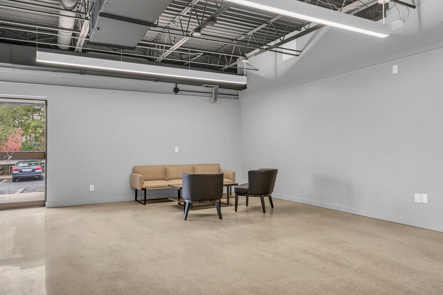 More Photos Of 10580 Barkley St, Overland Park Medical For Lease