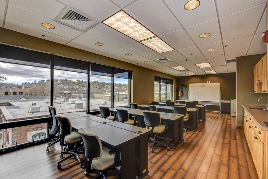 More Photos Of 325 W Gurley St, Prescott Office For Lease
