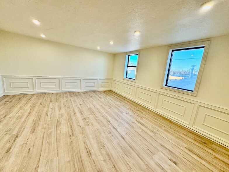 Primary Photo Of 422 E Main St, Norman Storefront Retail Residential For Lease