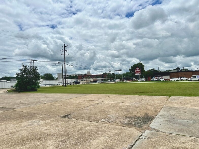 More Photos Of Exit 61, I-22, New Albany MS, New Albany Fast Food For Sale