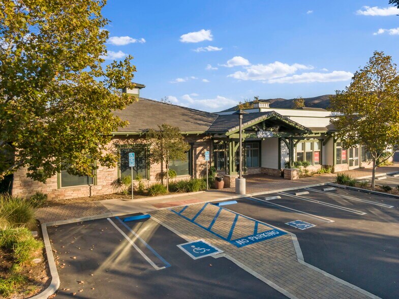 More Photos Of 29105-29125 Canwood St, Agoura Hills Restaurant For Lease