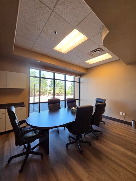 More Photos Of 1510 W Horizon Ridge Pky, Henderson Unknown For Lease