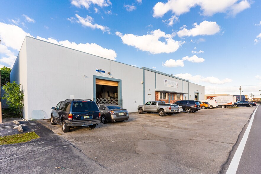 More Photos Of 1051 E 24th St, Hialeah Warehouse For Sale