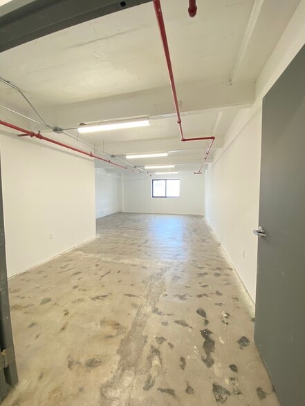 More Photos Of 901 E 31st St, Los Angeles Manufacturing For Lease