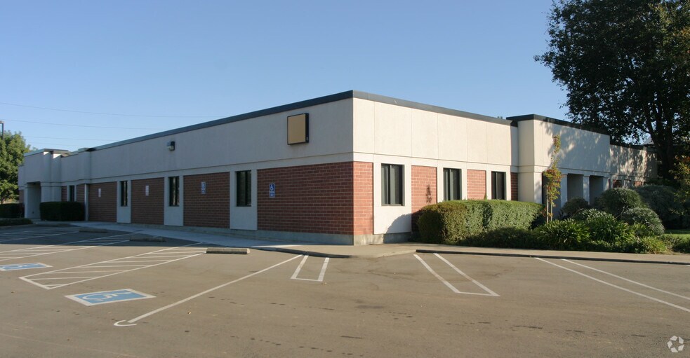 More Photos Of 985 Enterprise Dr, Sacramento Health Club For Sale