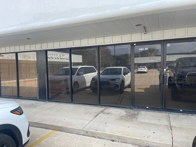 More Photos Of 701 E Main St, Tomball Storefront For Lease