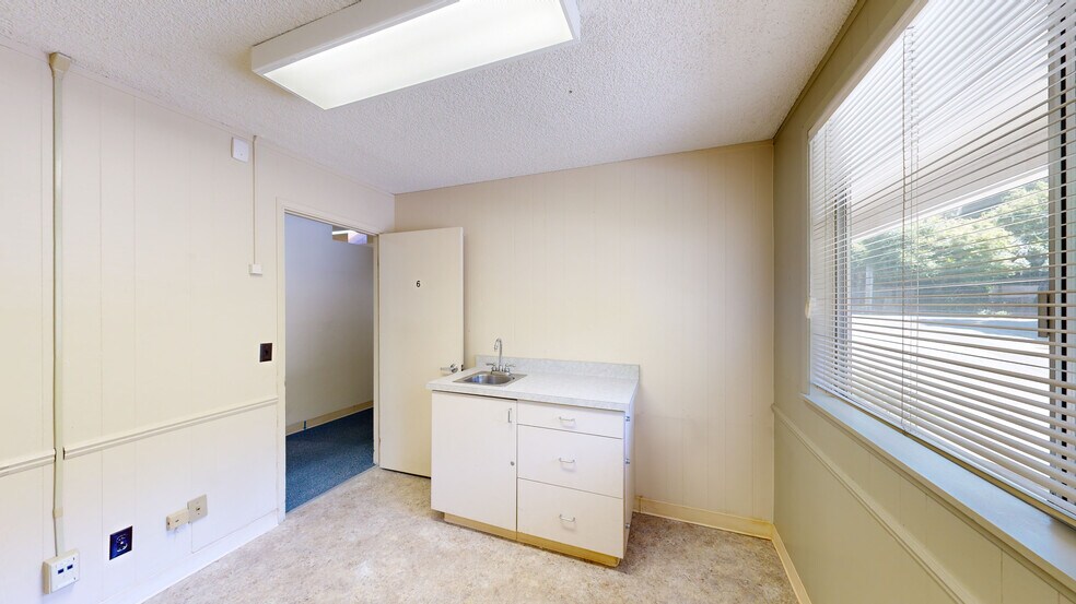 More Photos Of 13350 Big Basin Way, Boulder Creek Medical For Lease