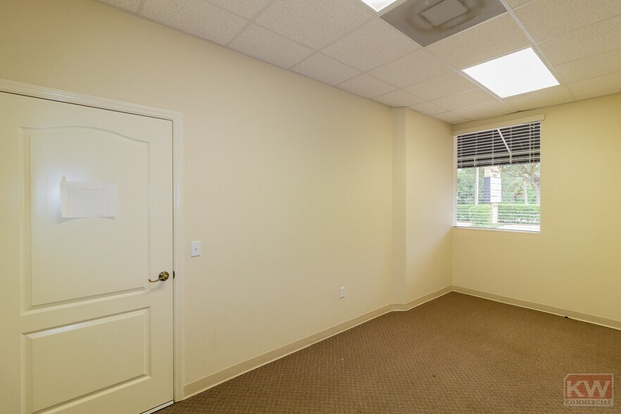 More Photos Of 324-340 W Highland Dr, Lakeland Medical For Lease
