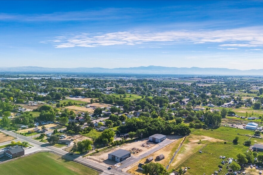 More Photos Of 80 N Happy Valley Rd, Nampa Warehouse For Sale