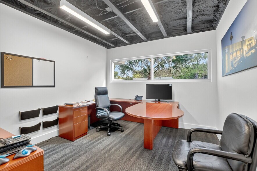 More Photos Of 442 NW 35th St, Boca Raton Office For Sale