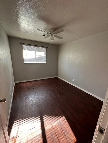More Photos Of 1143 Akron St, Aurora Apartments For Sale