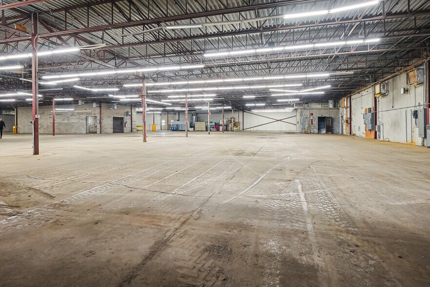 More Photos Of 800 Rue Pierre-Caisse, Saint-jean-sur-richelieu Manufacturing For Lease