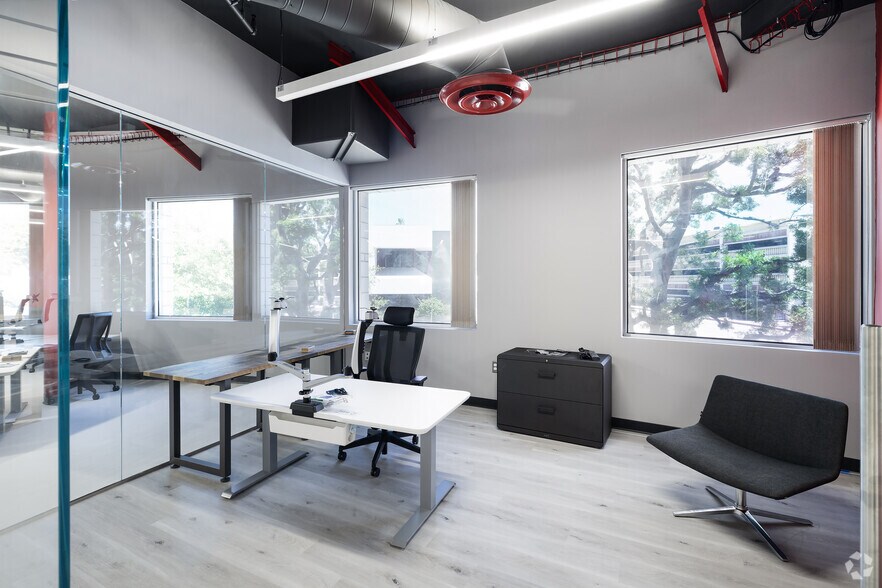 More Photos Of 215 N Marengo Ave, Pasadena Office For Sale