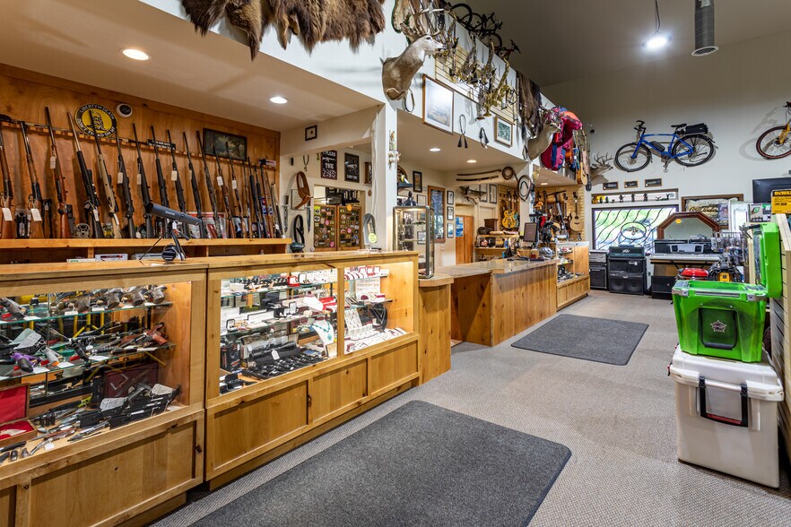 More Photos Of 1300 Clark Fork Dr, Missoula Freestanding For Sale