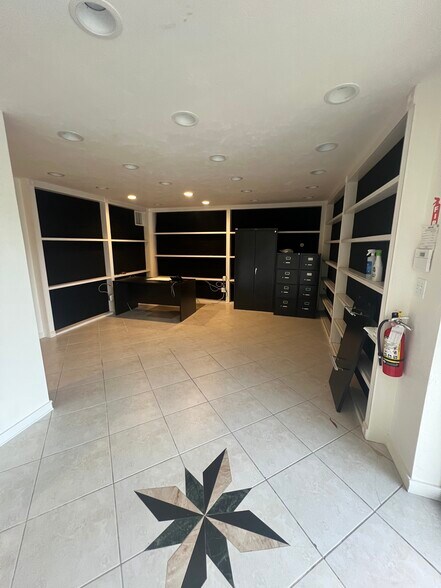 More Photos Of 3663 Arnold Ave, Naples Light Manufacturing For Lease