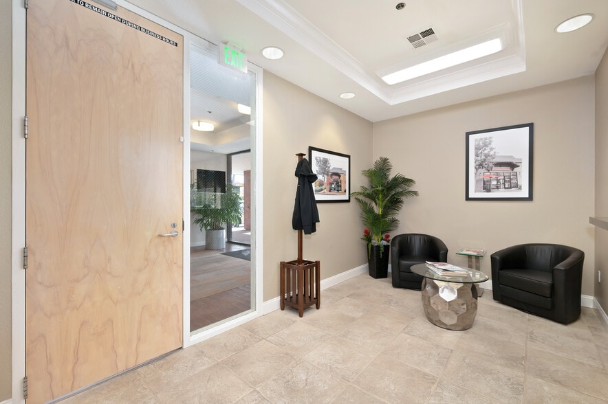 More Photos Of 8700 Auburn Folsom Rd, Granite Bay Office For Lease