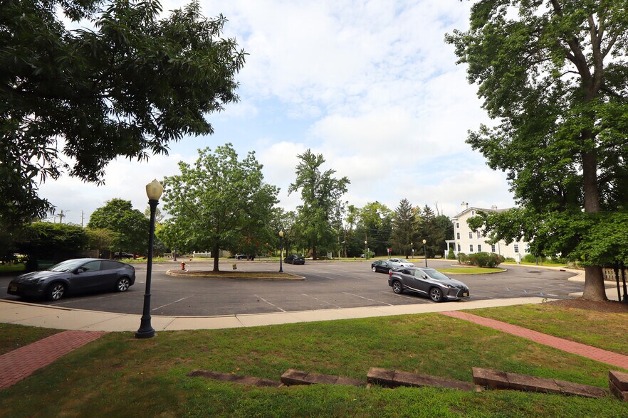 More Photos Of 3 Mapleton Rd, Princeton Office For Sale
