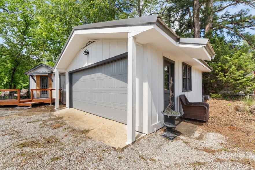 More Photos Of 10897 AR-5, Salesville Hotel For Sale