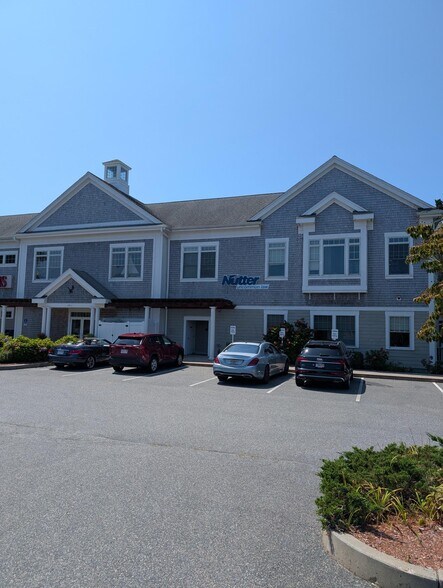 More Photos Of 1471 Iyannough Rd, Hyannis Office For Lease