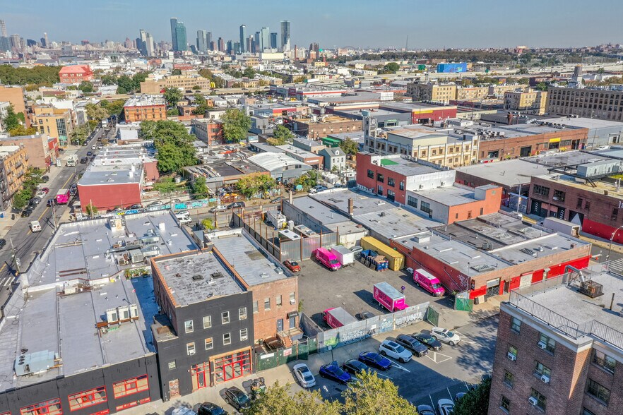 More Photos Of 279 Frost St, Brooklyn Light Distribution For Lease