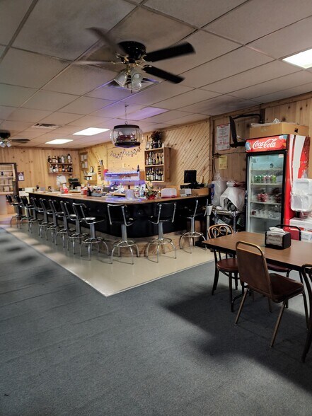 More Photos Of 121 S Perkins Ave, Madrid Restaurant For Sale