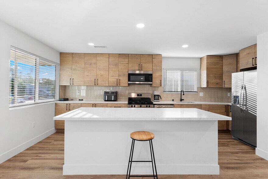 More Photos Of 4921 Gary St, San Diego Multifamily For Sale