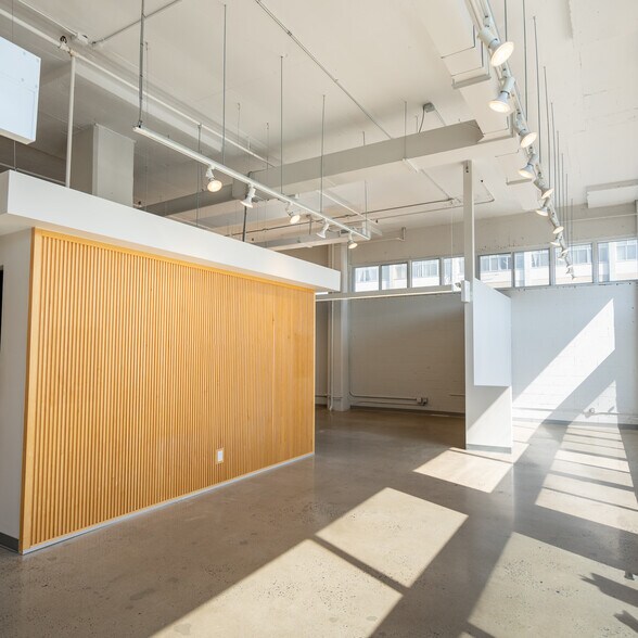 More Photos Of 51-55 Rue de Louvain O, Montréal Office For Lease