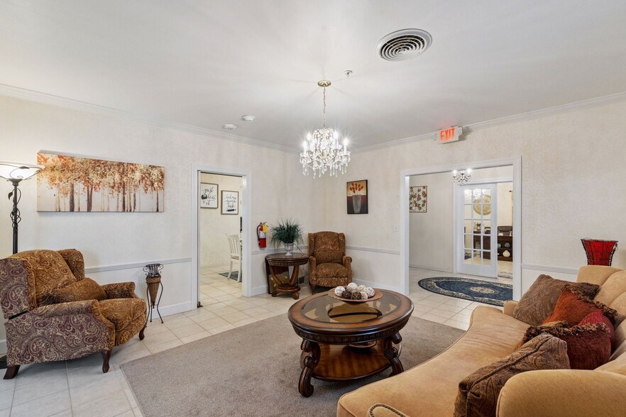 More Photos Of 27 S Center St, Eustis Assisted Living For Sale