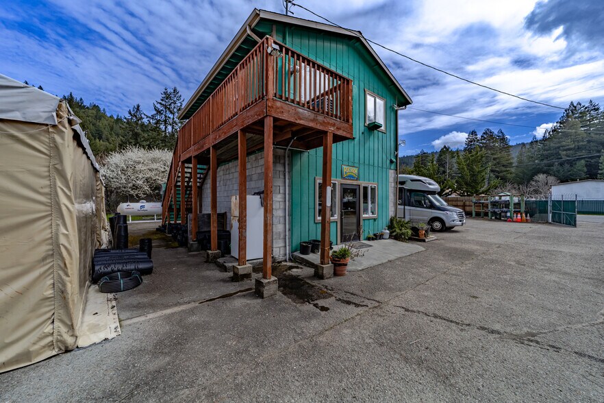 More Photos Of 55 Myers Ave, Myers Flat Manufacturing For Sale