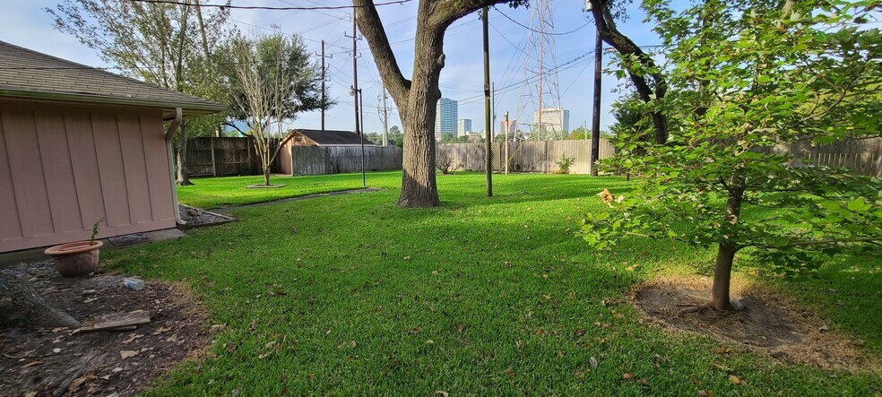 More Photos Of 1001 Blackhaw St, Houston Office Residential For Sale