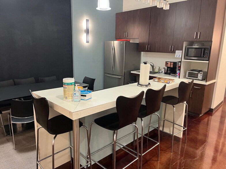 More Photos Of 990 Reserve Dr, Roseville Coworking Space