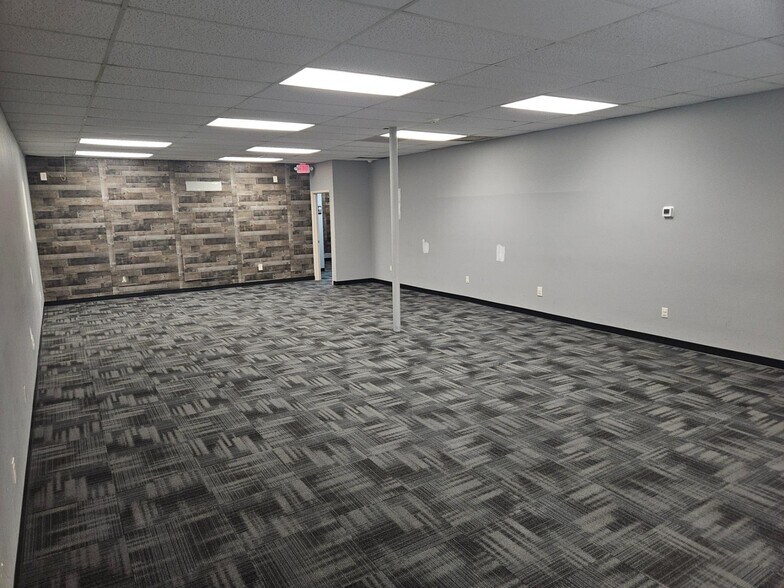 More Photos Of 16027-16029 SE McLoughlin blvd, Milwaukie Freestanding For Lease