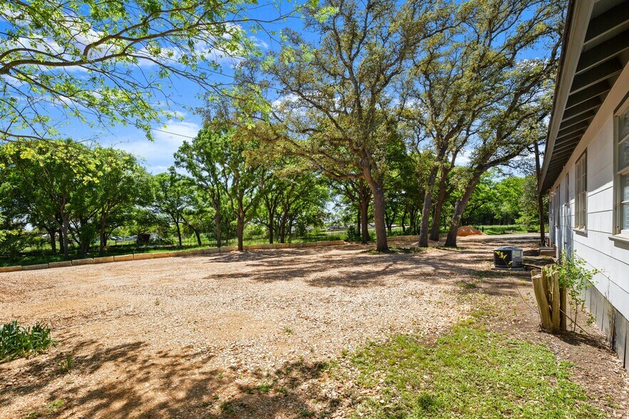 More Photos Of 603 W Highway 290, Dripping Springs Office For Sale