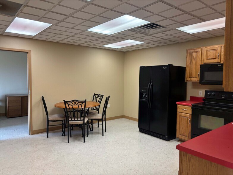 More Photos Of 275 Larcel Dr, Sikeston Flex For Lease