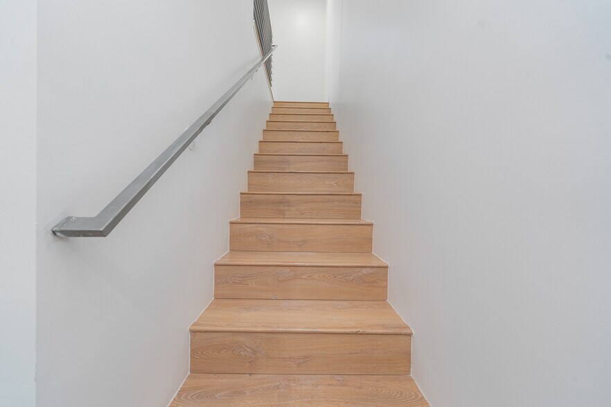 More Photos Of 10706 Camarillo St, Toluca Lake Apartments For Sale