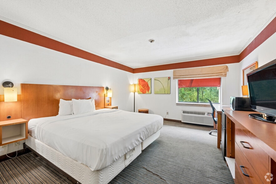 More Photos Of 2919 Warm Springs Rd, Columbus Hotel For Sale