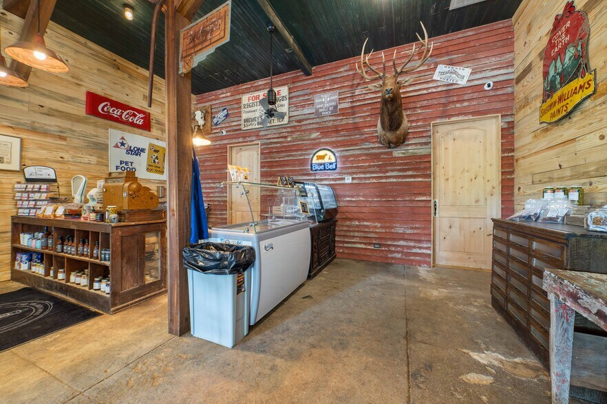 More Photos Of 622 Main st, Blanket Storefront Retail Office For Sale