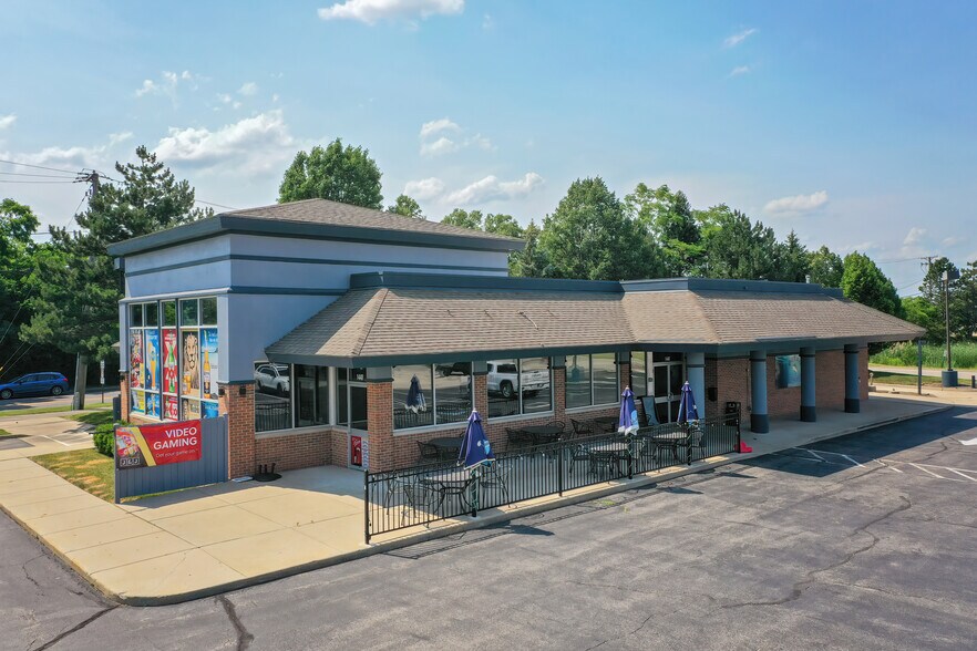 Primary Photo Of 1440 Grand Ave, Lindenhurst Restaurant For Sale