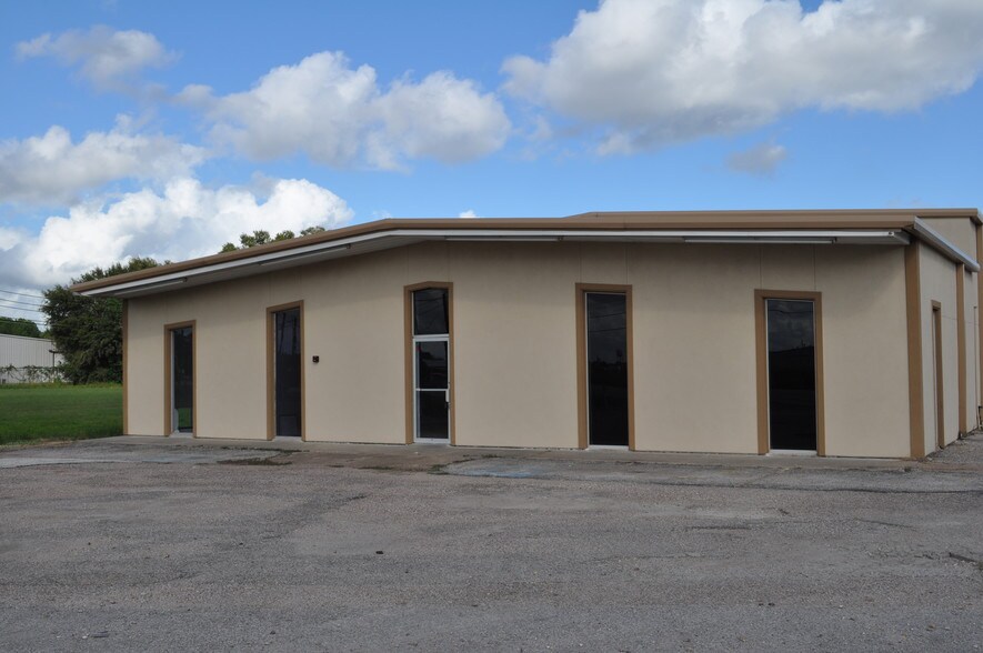 More Photos Of 3221 S Main St, Pearland Freestanding For Sale