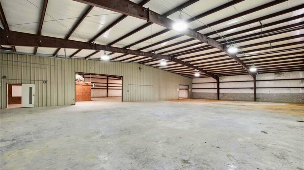 More Photos Of 4146 W US Highway 79, Rockdale Warehouse For Sale