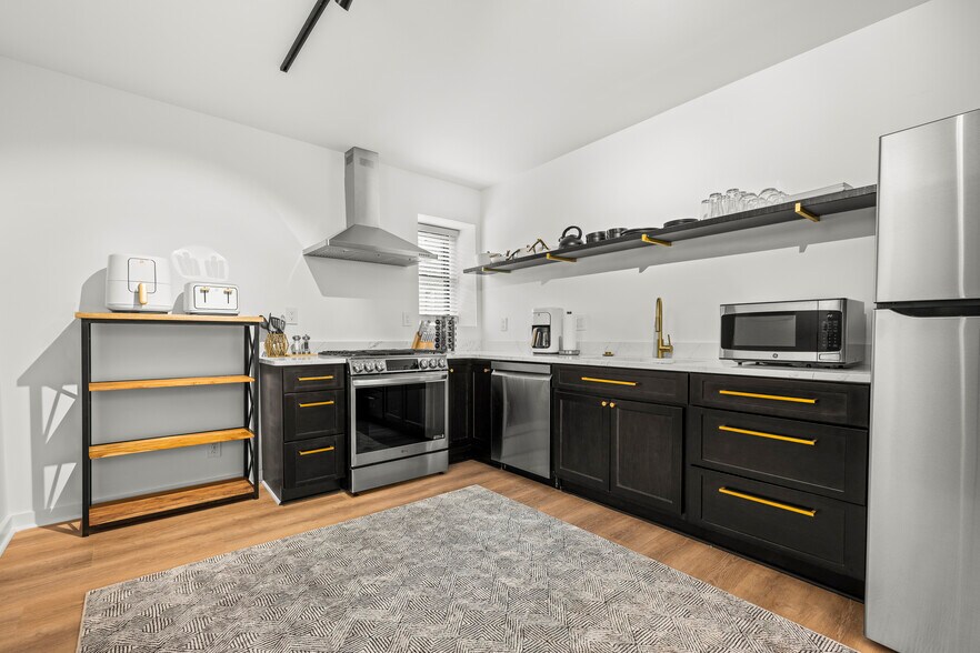 More Photos Of 9-13 Broadway St, Asheville Storefront Retail Office For Sale