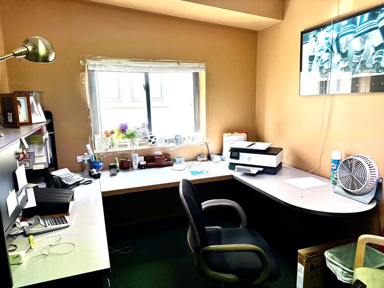 More Photos Of 3935-3937 Merrick Rd, Seaford Office For Lease