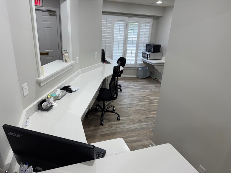 More Photos Of 16 Mills Ave, Greenville Medical For Sale