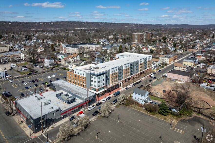 More Photos Of 321 E 3rd St, Plainfield Apartments For Lease