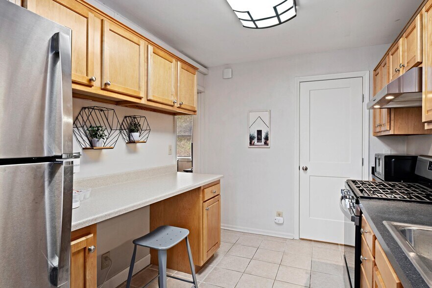 More Photos Of 22 Crescent St, Grand Rapids Apartments For Sale