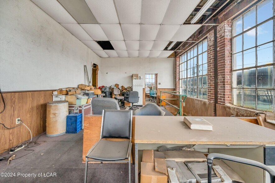 More Photos Of 1001 W Centre St, Mahanoy City Warehouse For Sale