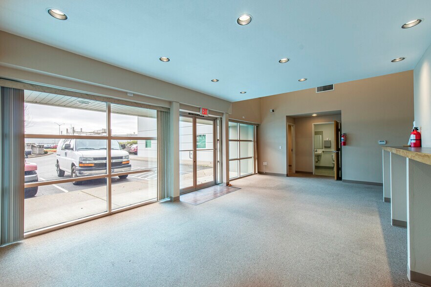 More Photos Of 3535 Del Webb Ave NE, Salem Warehouse For Lease