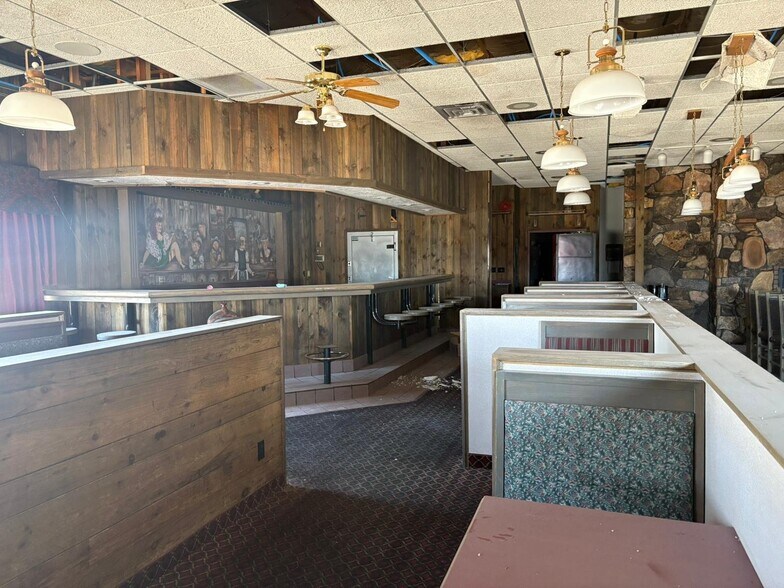 More Photos Of 733 S Main St, Blanding Freestanding For Sale