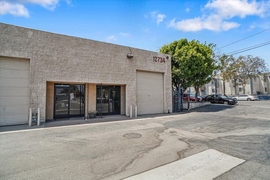 More Photos Of 12734 Branford St, Pacoima Warehouse For Lease