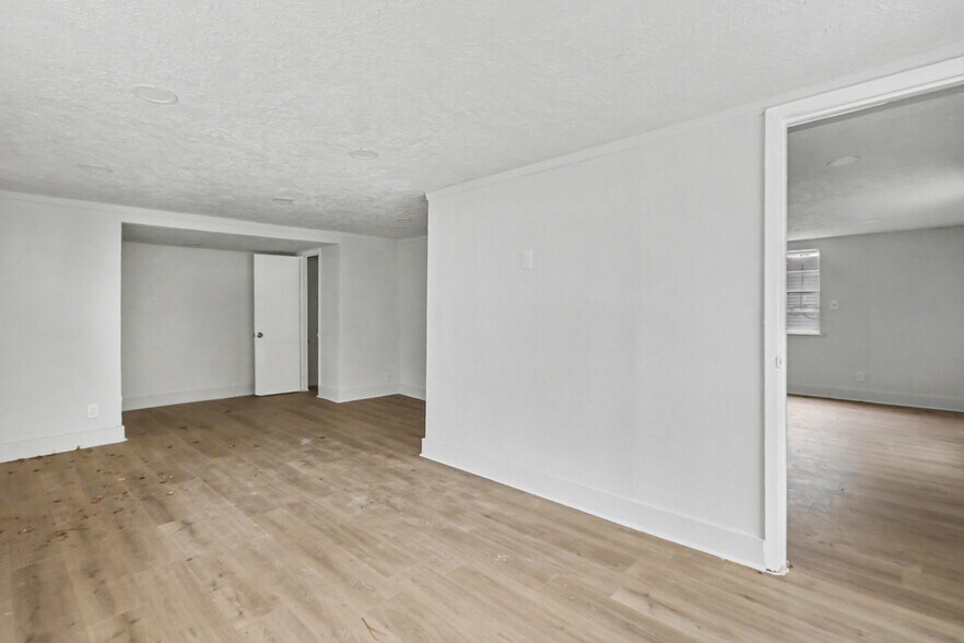 More Photos Of 5709 5th St, Katy Medical For Lease